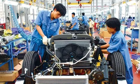 Sản xuất công nghiệp tăng chậm do đơn hàng giảm