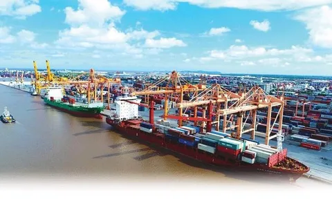 Cán cân thương mại thặng dư 10,6 tỷ USD sau 11 tháng