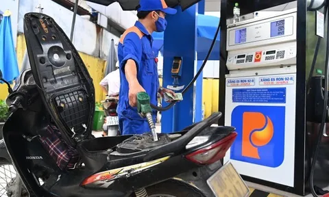 Giá xăng dầu hôm nay 1/12: Bật tăng ngay đầu tháng
