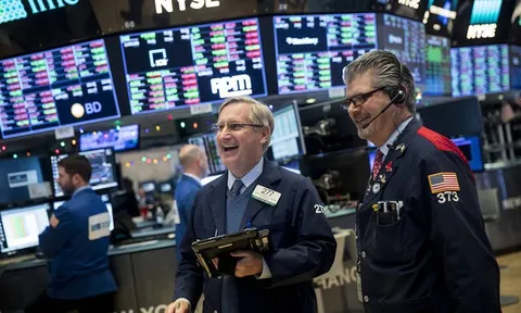 Dow Jones bất ngờ tăng 500 điểm, giá dầu cũng nhảy mạnh