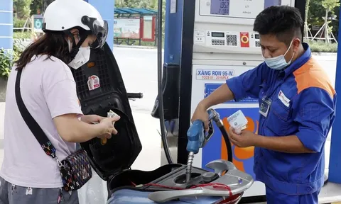 Giá xăng dầu hôm nay 13/12: Tiếp đà tăng hơn 2% của phiên trước
