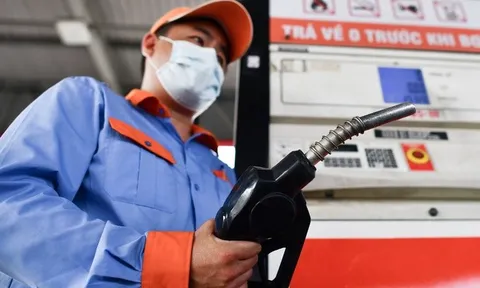 Giá xăng dầu hôm nay 14/12: Biến động trái chiều sau khi tăng vọt trở lại 80 USD/thùng