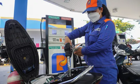 Giá xăng dầu tiếp tục giảm, cao nhất còn 20.700 đồng/lít