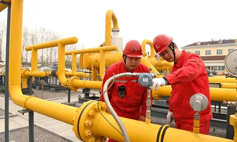 Giá xăng dầu hôm nay 27/12: Tăng mạnh do nhu cầu mua lên cao dịp cuối năm