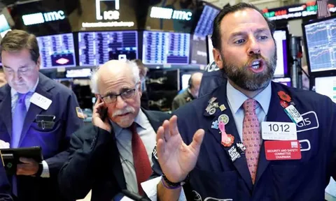 Nasdaq tụt điểm vì cổ phiếu Tesla lao dốc, giá dầu thô lên cao nhất hơn 3 tuần