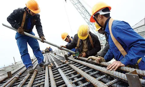 Bất động sản gặp khó, nhiều ngành khác cũng “khổ” theo