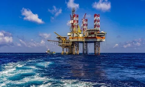 Giá xăng dầu hôm nay 18/1: Tăng mạnh