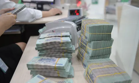 Ngân hàng Nhà nước hút mạnh tiền về, lãi suất đi xuống