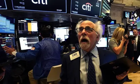 Dow Jones đứt chuỗi 6 phiên tăng, giá dầu tụt dốc vì mối lo Fed tăng lãi suất