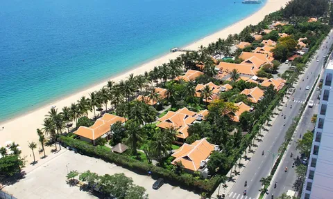 Tháo dỡ resort sang trọng 'án ngữ' đường xuống biển Nha Trang