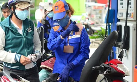 Giá xăng dầu hôm nay (1-2): Trái chiều