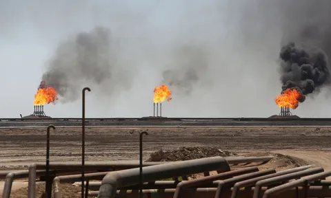 Giá xăng dầu hôm nay 2/2: Lao dốc