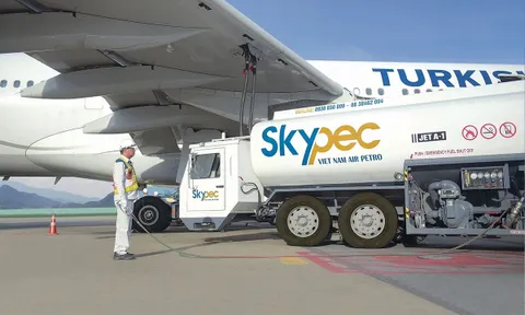 Vì sao Vietnam Airlines muốn bán "con gà đẻ trứng vàng" Skypec?