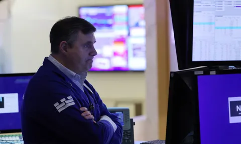 Chứng khoán Mỹ hồi phục trong lúc chờ báo cáo lạm phát, giá dầu tăng 2%