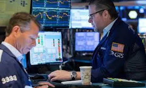 Chứng khoán Mỹ hồi nhẹ cuối phiên, giá dầu giằng co