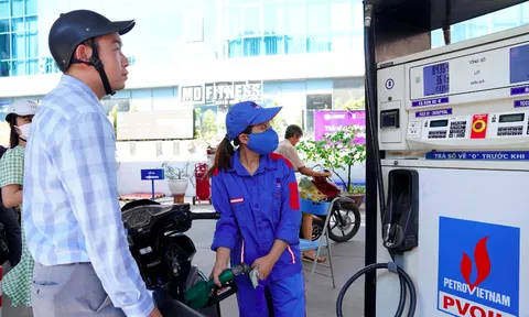 Giá xăng dầu hôm nay 21/3: Lại quay đầu giảm