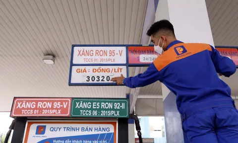 Giá xăng dầu hôm nay 3/5: Lao dốc, phá vỡ ngưỡng an toàn