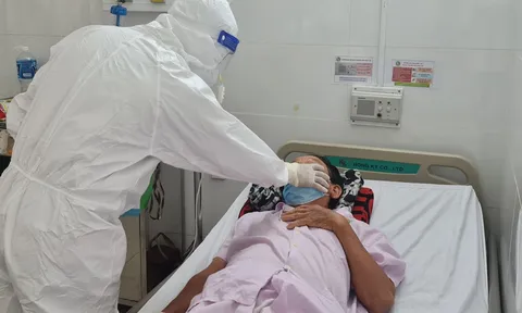 Nhiều ca mắc COVID nặng, trưng dụng 1 bệnh viện