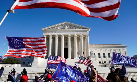 Nước Mỹ rúng động vì 98 trang tài liệu rò rỉ từ Tòa án Tối cao