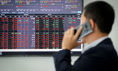 Sắc đỏ bao phủ thị trường, VN-Index quay đầu giảm sâu sau kỳ nghỉ lễ