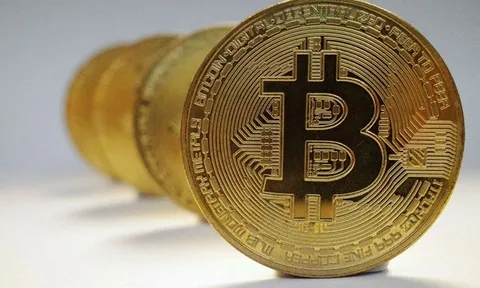 Bitcoin giảm mạnh, 129 tỷ USD 'bốc hơi' khỏi thị trường tiền số