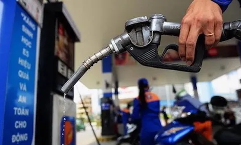 Ngày mai giá xăng sẽ tiếp tục tăng