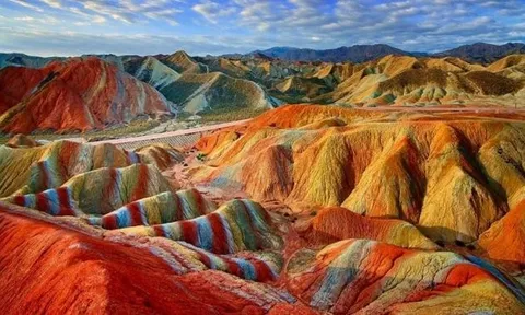 Choáng ngợp trước 5 ngọn núi 'cầu vồng' đẹp nhất thế giới