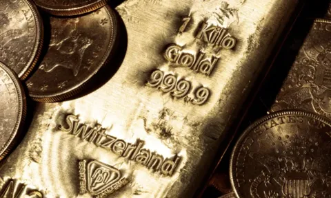 Giá vàng thế giới giảm chóng mặt, thấp hơn trong nước 19 triệu đồng/lượng