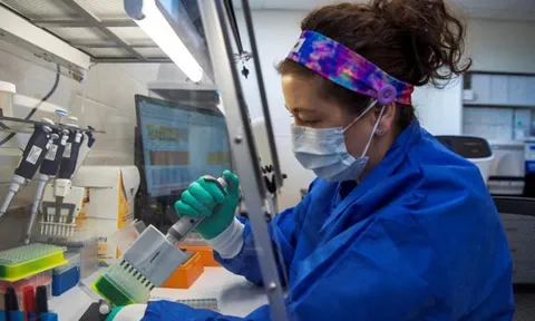 Người nhiễm Omicron ít bị nhiễm biến thể khác nếu đã tiêm vaccine