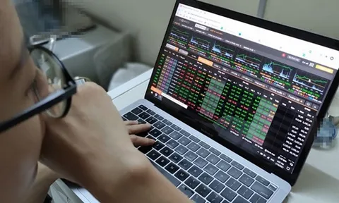 Chứng khoán giằng co quyết liệt ở phiên cuối tuần