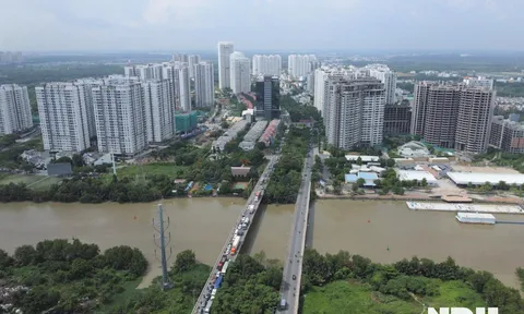 Loạt chung cư 'mọc' dọc đường Nguyễn Hữu Thọ TP HCM