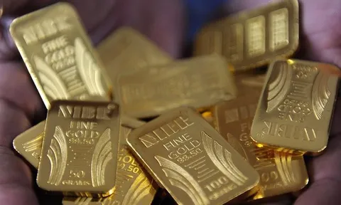 Giá vàng miếng bất ngờ tụt gần 1 triệu đồng/lượng