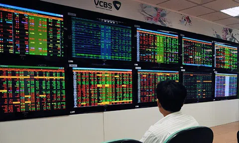 Cổ phiếu chứng khoán khởi sắc, VN-Index tăng nhẹ