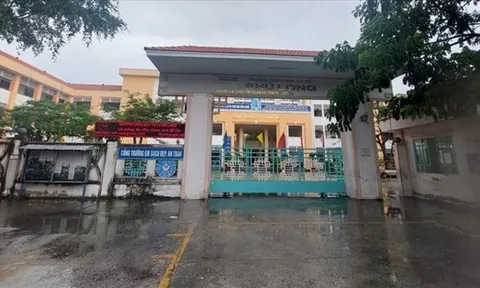 Hiệu trưởng bị hạ thi đua vì để con trai làm lộ đề