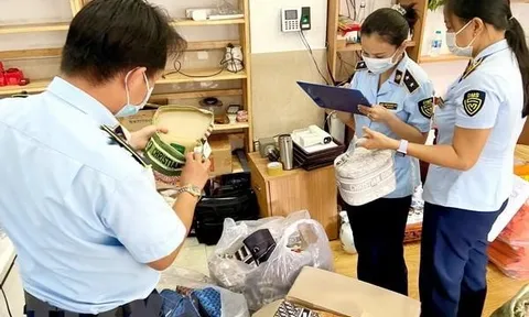 TP.HCM: Phát hiện hàng trăm nghìn mỹ phẩm, thực phẩm nghi nhập lậu