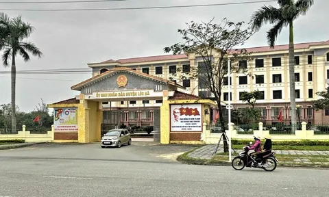 Vì sao công ty Hoành Sơn liên tiếp 'ẵm' loạt gói thầu về phần mềm, mua sắm thiết bị ở Hà Tĩnh?