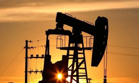 Giá dầu thế giới tăng phi mã