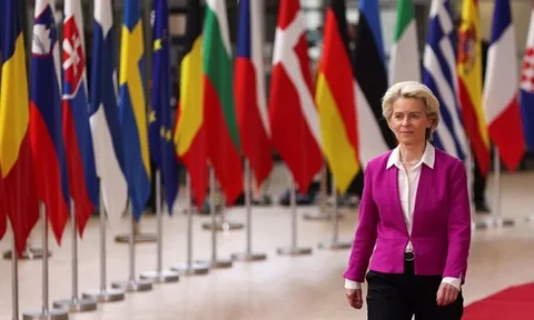 OPEC+ cân nhắc loại Nga khỏi kế hoạch sản lượng, giá dầu 'hạ nhiệt'