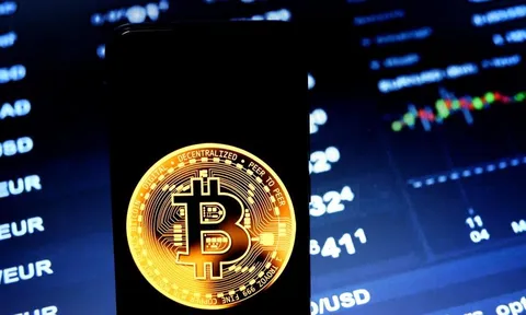 Bitcoin 'phất cờ trắng' trong năm 2022, có thể chạm đáy chu kỳ 14.000 USD?