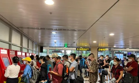 Hệ thống check-in Vietjet trục trặc, nghìn khách vật vờ ở Tân Sơn Nhất