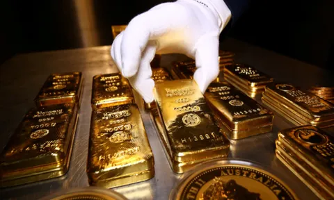 Giá vàng thế giới giảm, trong nước vẫn tăng mạnh phiên cuối tuần