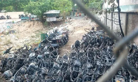 Cháy bãi xe vi phạm của Công an TP.HCM