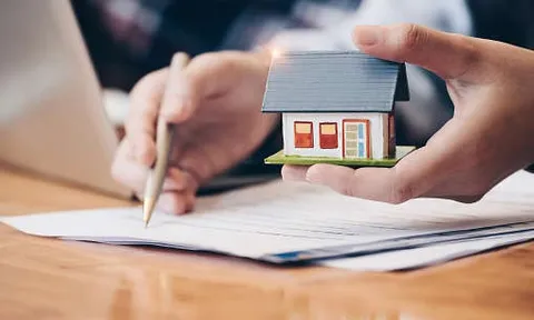 Nhà đất, ô tô... hàng nghìn tỷ, hạ giá rao bán cả tháng trời vẫn ế