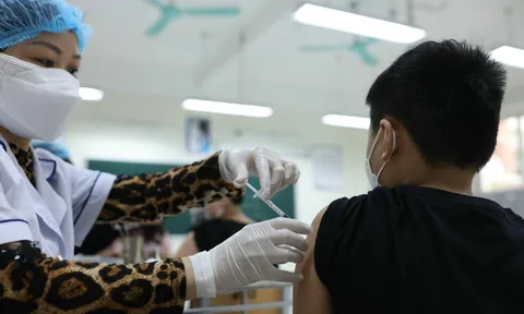 Tỉ lệ tiêm vaccine COVID-19 mũi nhắc lại còn chậm, do đâu?