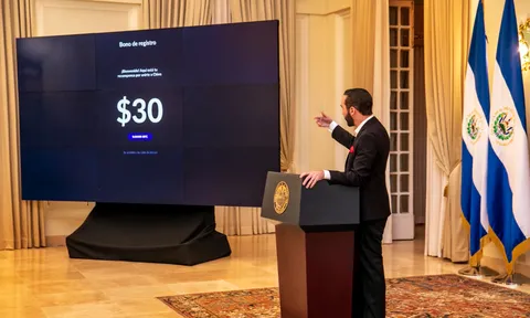 Bitcoin rơi tự do, El Salvador nói chẳng nhằm nhò