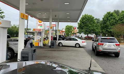 Các nước kiềm chế giá xăng dầu thế nào?