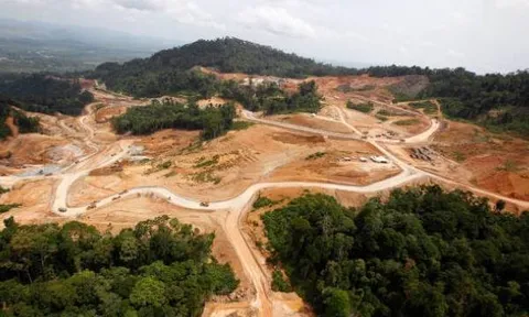 Trung Quốc ráo riết săn lùng mỏ 'vàng trắng' lớn nhất thế giới