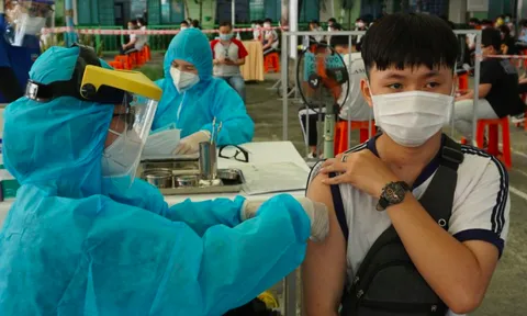 Bộ Y tế: Trẻ 12-17 tuổi tiêm mũi 3 vaccine COVID-19 sau mũi 2 ít nhất 5 tháng