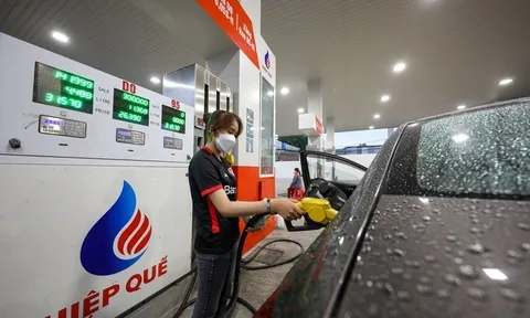 Đề xuất giảm thêm 1.000 đồng/lít thuế với xăng dầu