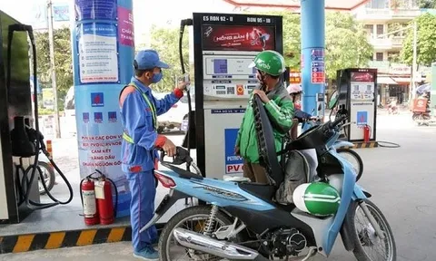 Giá xăng dự báo tiếp tục tăng kỉ lục, tiến mốc 33.000 đồng/lít